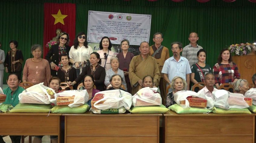 HỘI NẠN NHÂN CHẤT ĐỘC DA CAM TRAO TẶNG QUÀ TẠI ĐỨC LINH