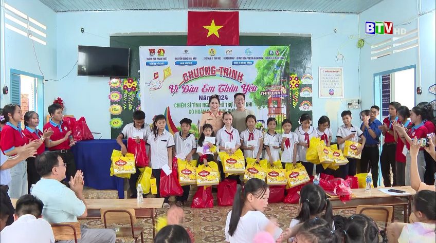 Ô Cửa Xanh: Mang niềm vui đến với học sinh khó khăn