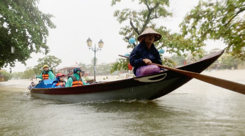 Lại áp thấp nhiệt đới có khả năng thành bão số 8, miền Trung thành 'tâm bão'