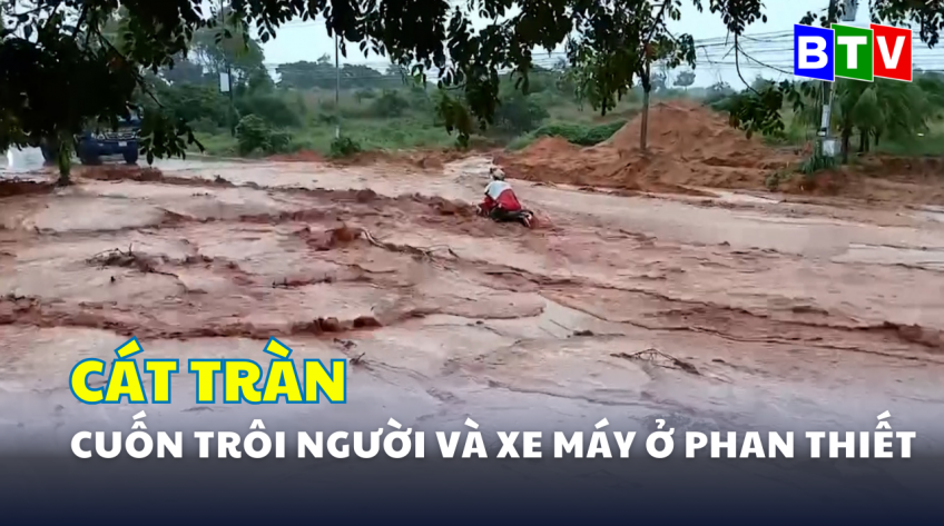 Cát tràn cuốn trôi người và xe máy ở Phú Hài - Phan Thiết