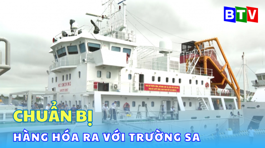 Chuẩn bị hàng hóa lên tàu ra với Trường Sa