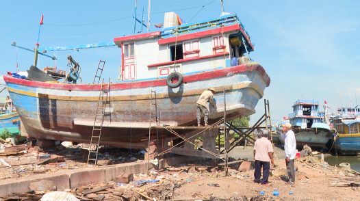 Nghề sửa chữa tàu ghe ở La Gi