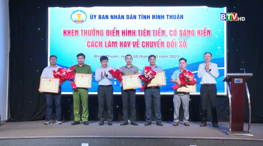 Sở Thông tin và Truyền thông tổ chức Hội thảo dữ liệu số và tổ chức Tổng kết, trao giải Cuộc thi trực tuyến Tìm hiểu về chuyển đổi số