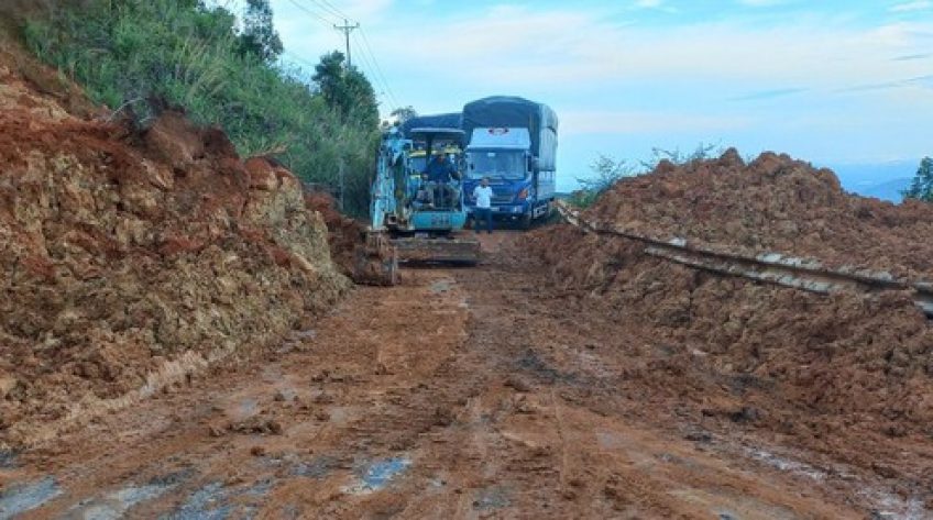 Lại xảy ra sạt lở trên đèo Đại Ninh