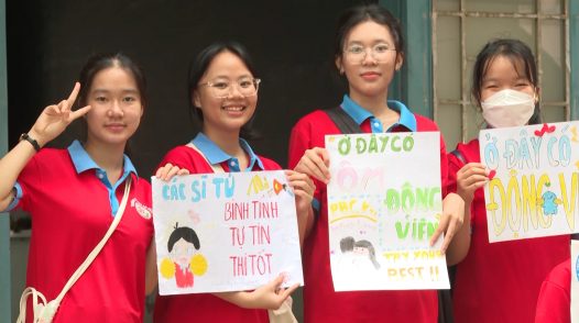 - Vận chuyển đề thi và giáo viên ra đảo Phú Quý phục vụ kỳ thi - Dự báo có mưa dông hai ngày đầu của kỳ thi tốt nghiệp THPT 2024
